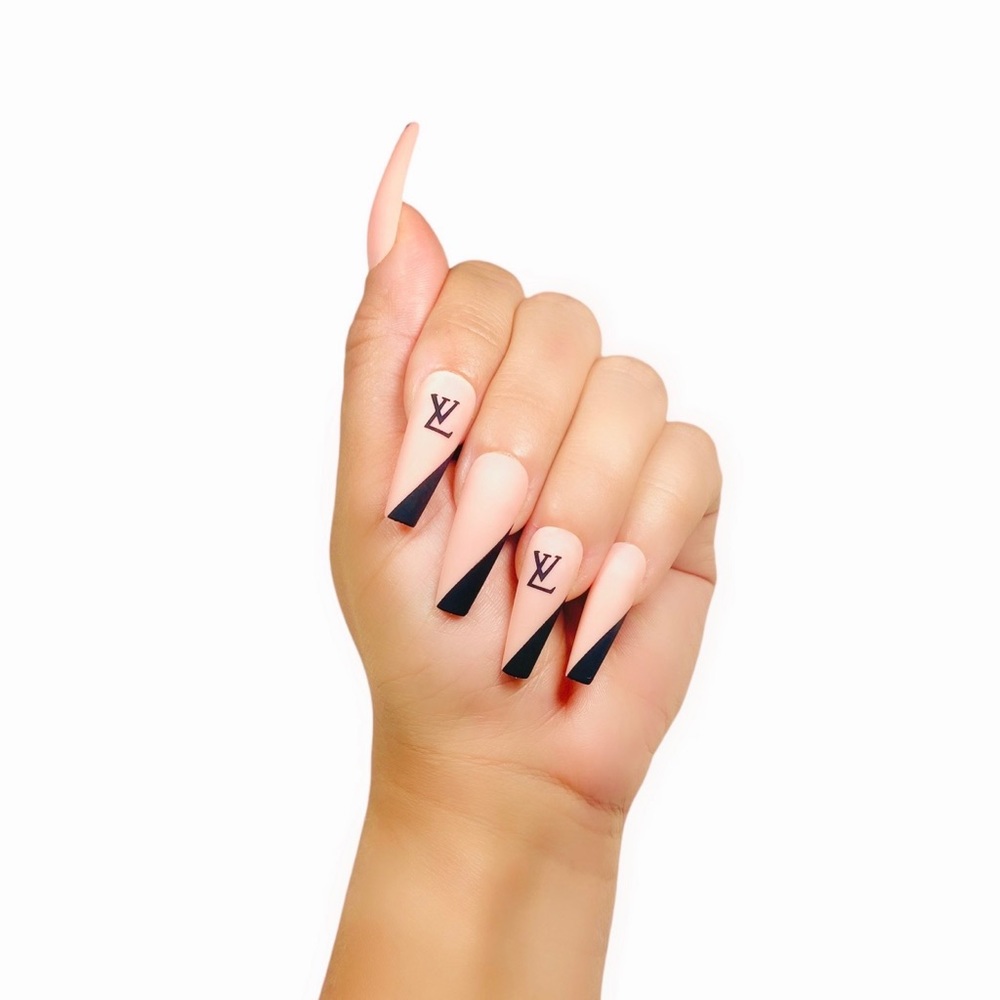 Long coffe louis vouton nails.